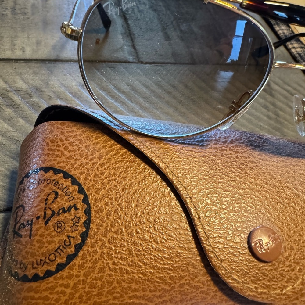Ray-Ban Gold Frame Sunglasses with Brown Lenses - Picture 2 of 8